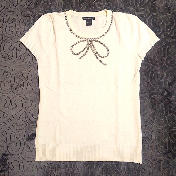 🇺🇲C&T Women's size S White Short sleeve top w/ Jeweled Bow Collar - Picture 1 of 4